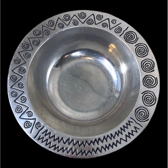 Wilton Armtale Pewter Reggae 12.5" Round Server Casserole Baking Dish - Picture 1 of 7